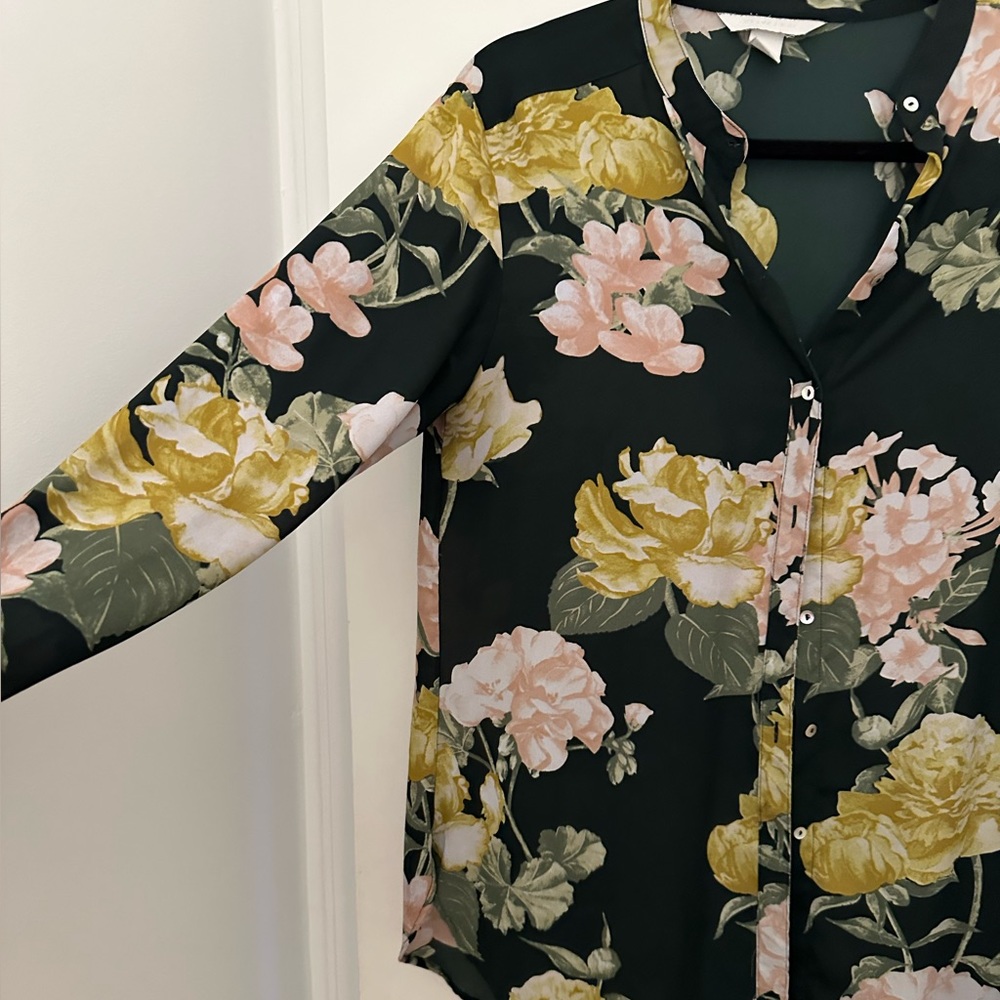 Beautiful floral button down shirt size 40 H&M